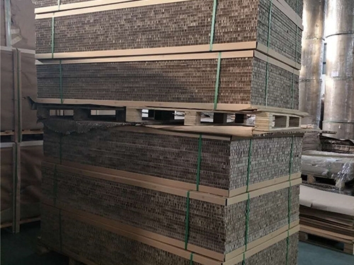 新餘(yu)蜂窩紙箱(xiang)